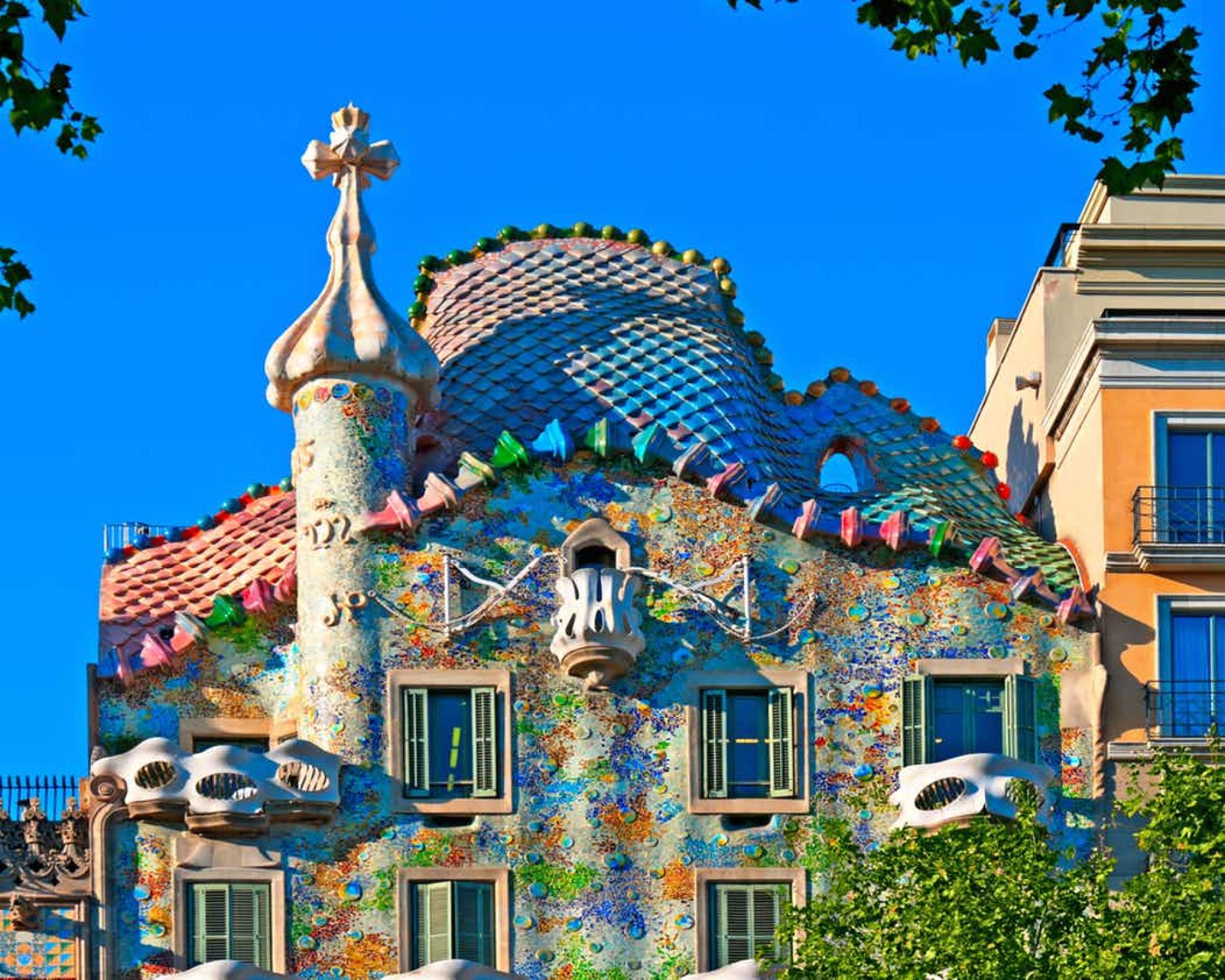 Barcelona | Gaudí Houses Tour | Asian languages speaking guide - KKday