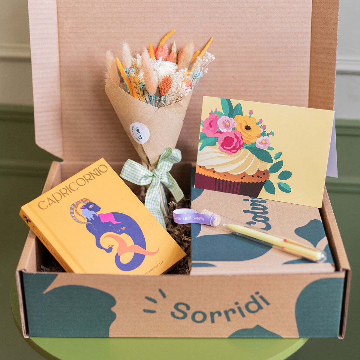 Capricorn Pack: Horoscope Book with Mini Bouquet, Birthday Candle and Card