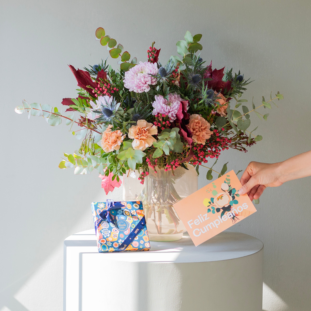 Birthday Pack: New York Bouquet with Venchi Chocolate and Card