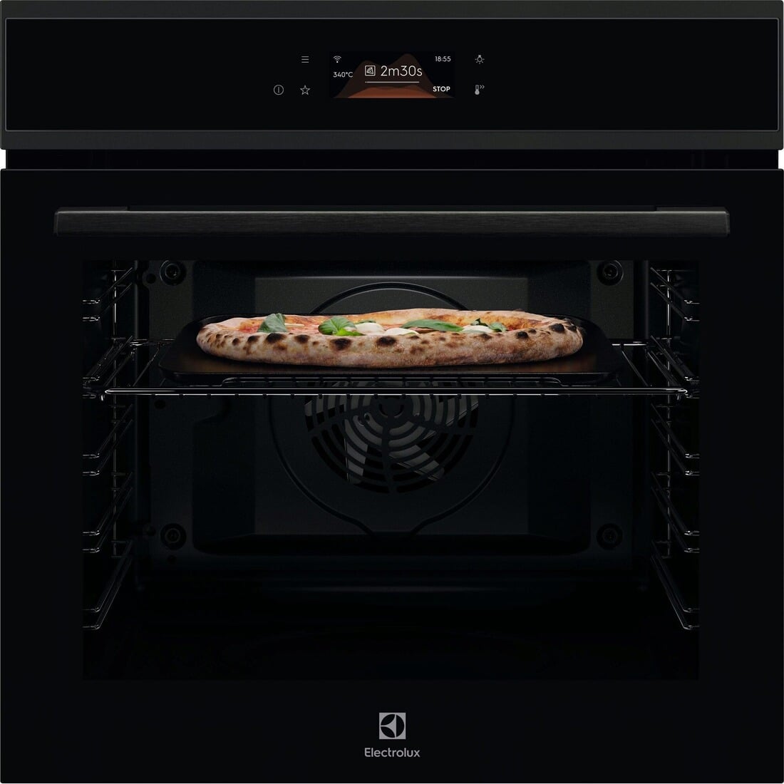 Rúra Electrolux PizzaExpert s pizzou