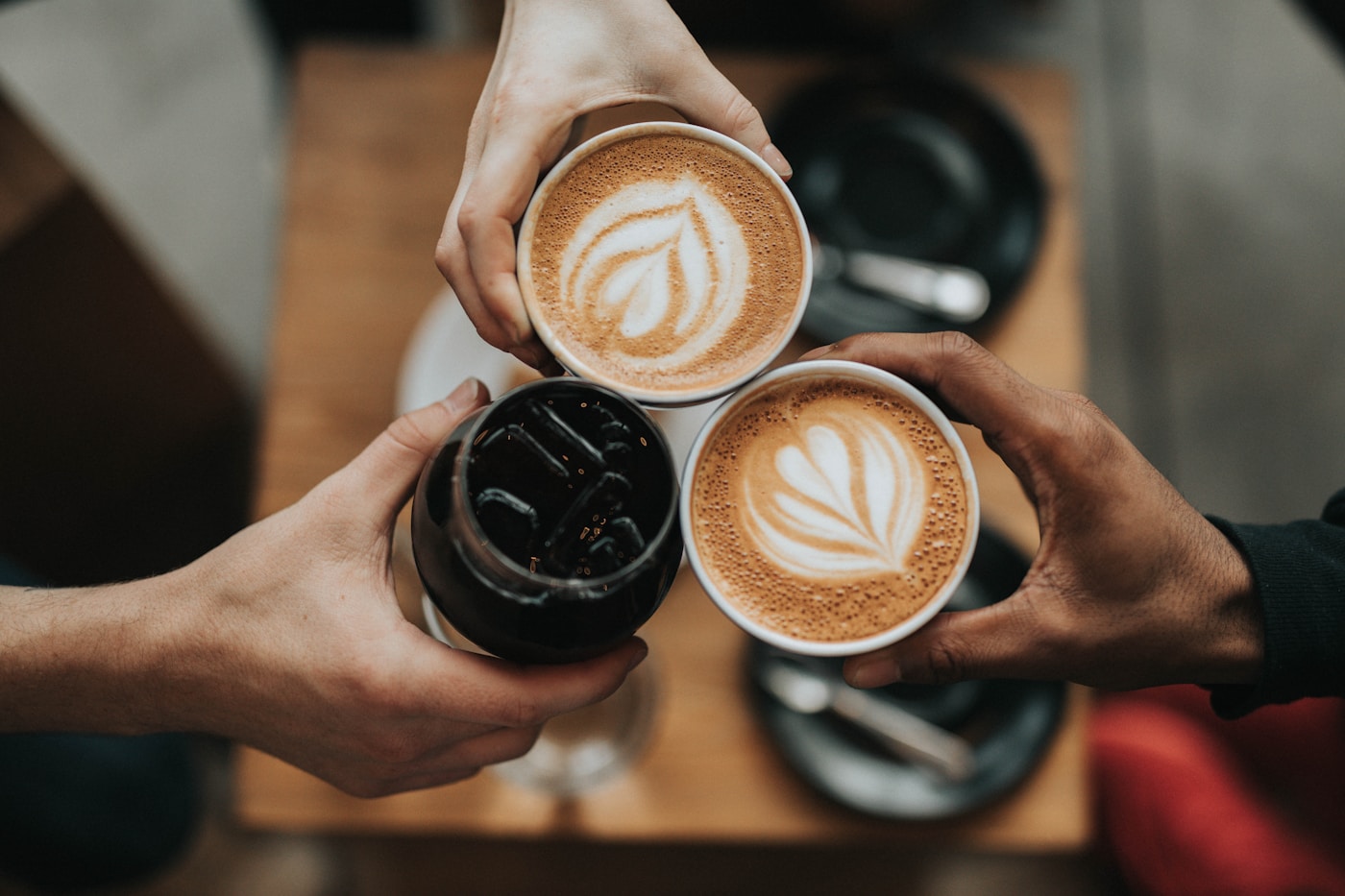 Tazza di caffè illy in un ambiente domestico