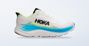 Scarpa da running Hoka Clifton 11 bianca su fondo chiaro