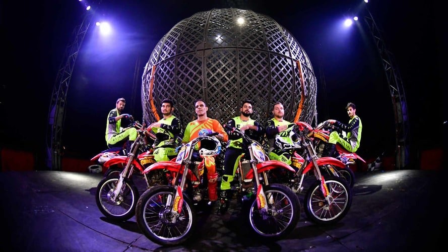Performers at Planet Circus