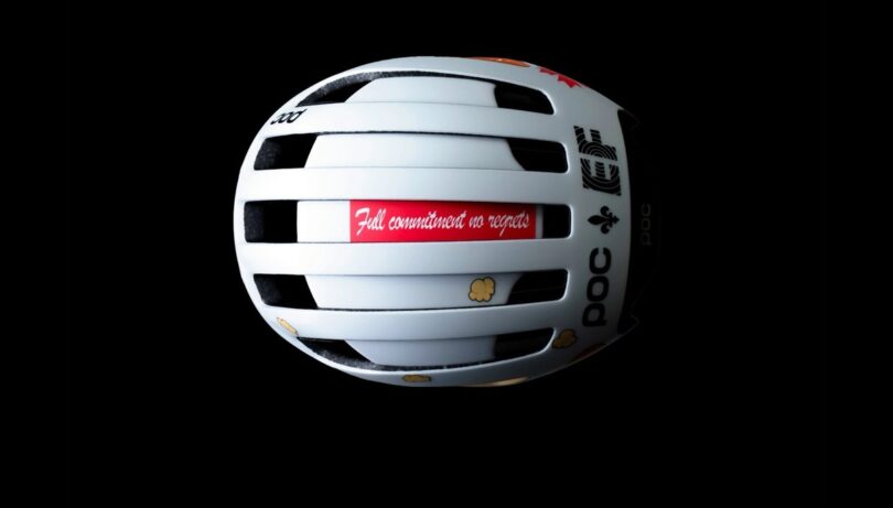 Parte superiore di un casco POC bianco