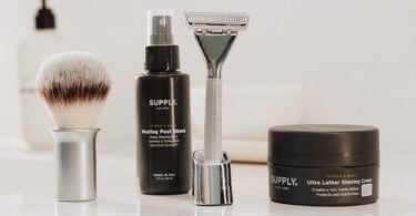 Supply Single Edge MAX shaving products arranged on a bathroom counter