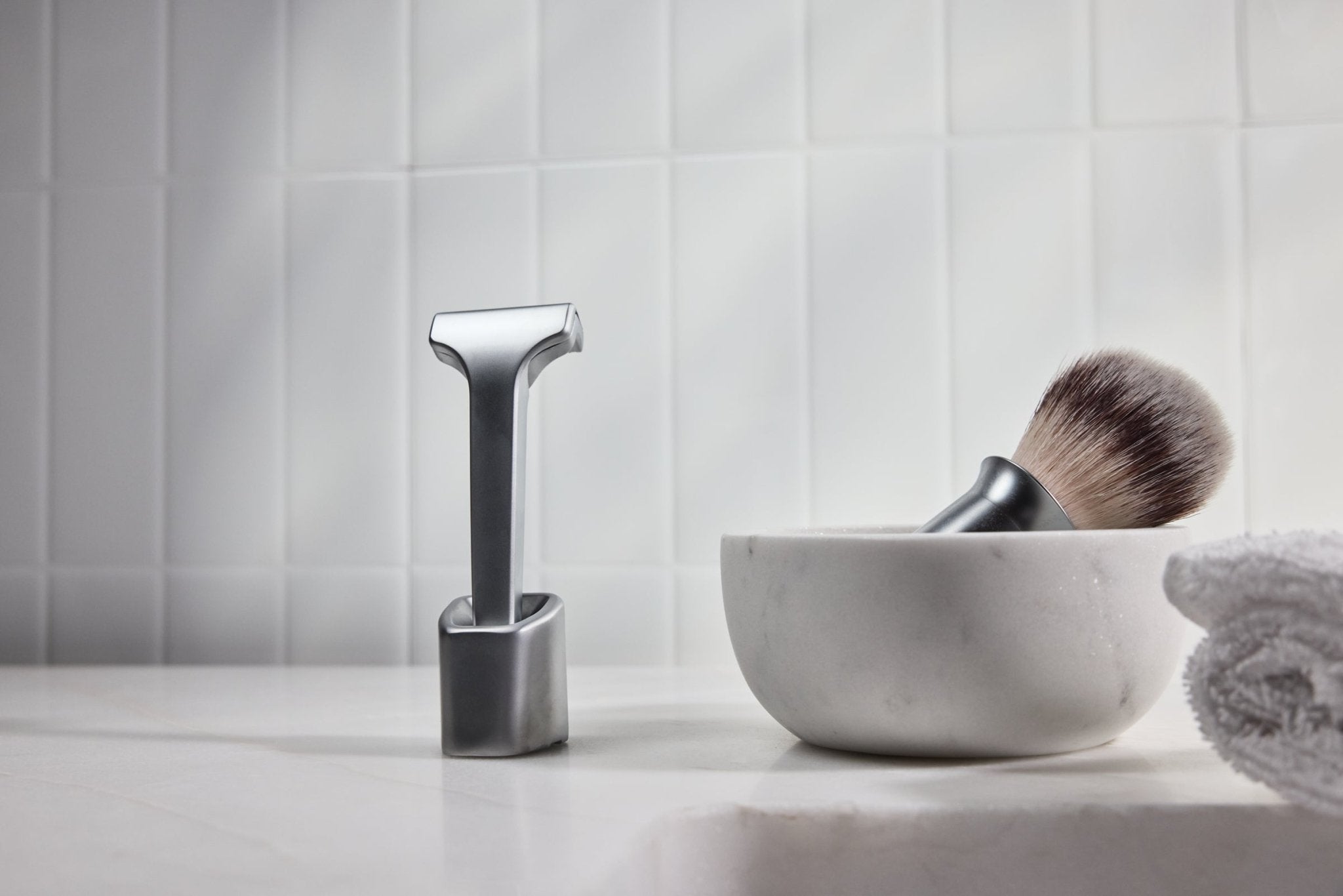Supply razor and shaving brush arranged for a shave