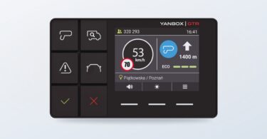 Ekran urządzenia YANBOX Yanosik GTR z komunikatami drogowymi
