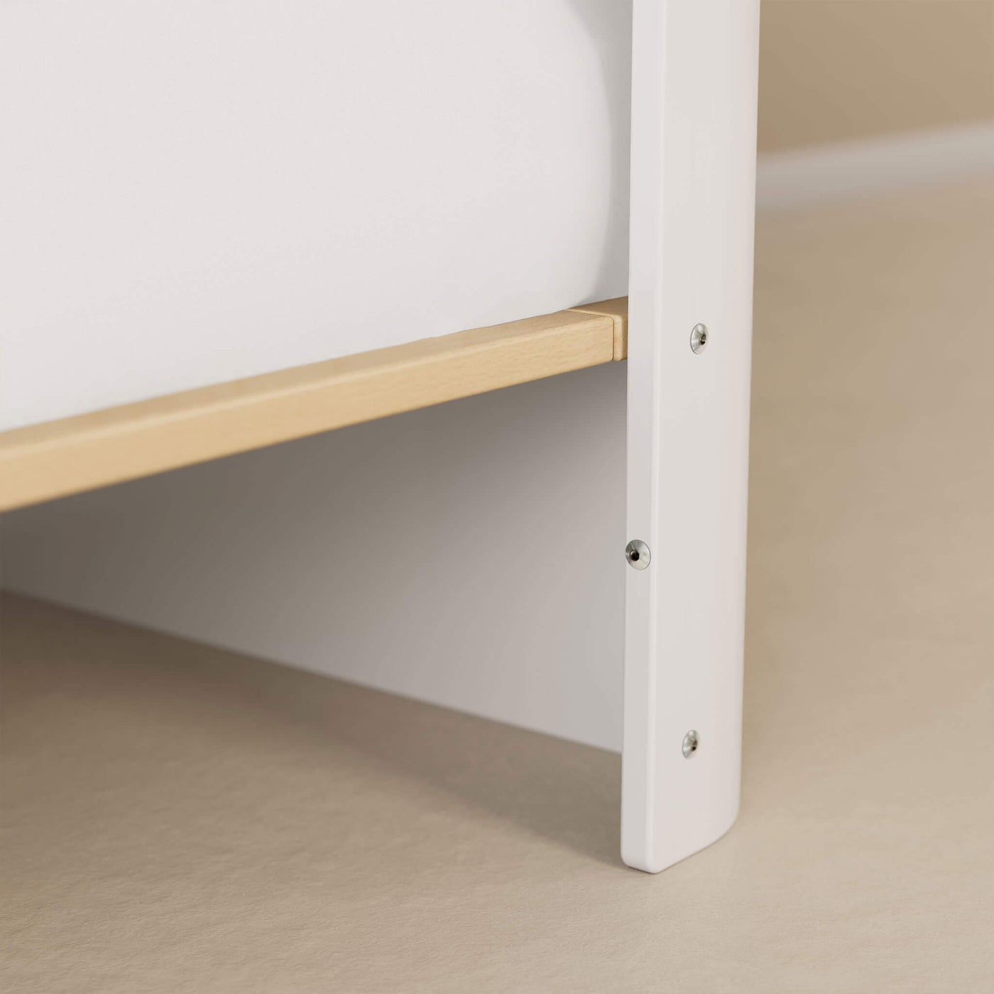 Close view of the Nova cot bed rail and spindles