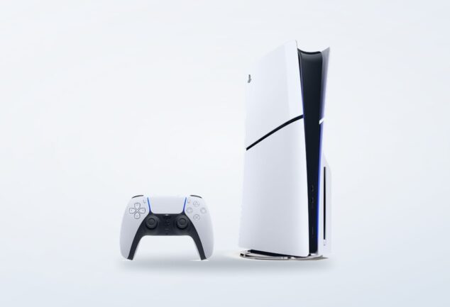 Console PlayStation 5 con controller in una presentazione