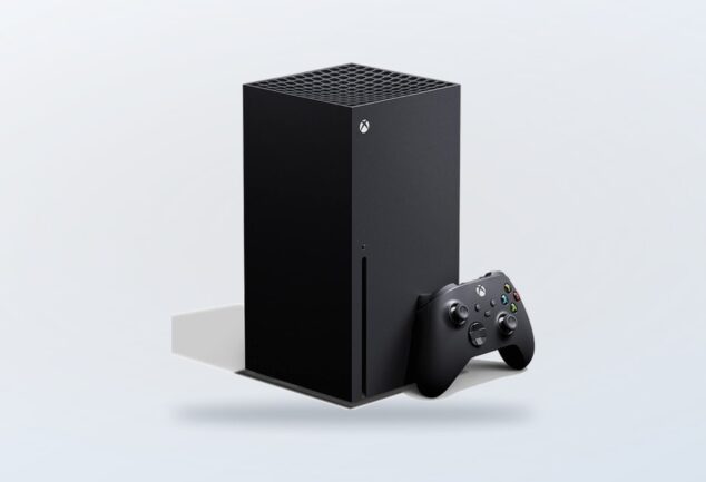 Console Xbox Series X con controller in una foto prodotto