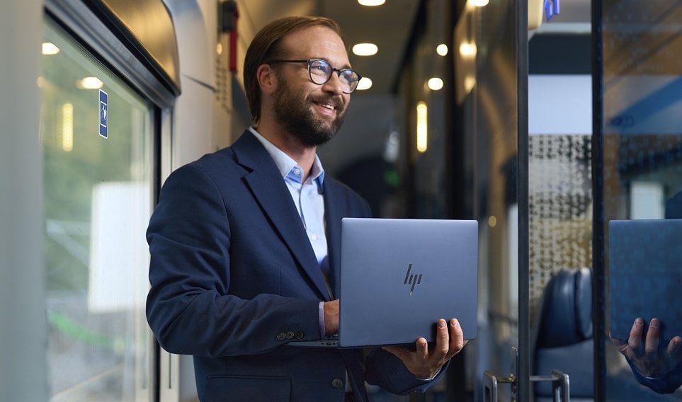 Business computing workspace with HP devices