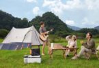 Jackery Powerstation beim Camping in einer Outdoor-Szene