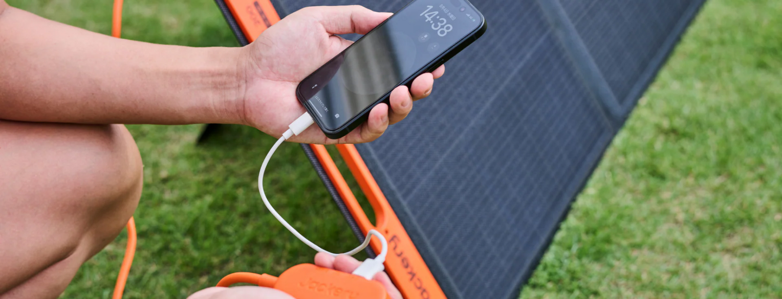 Faltbares Jackery SolarSaga Solarpanel im Einsatz